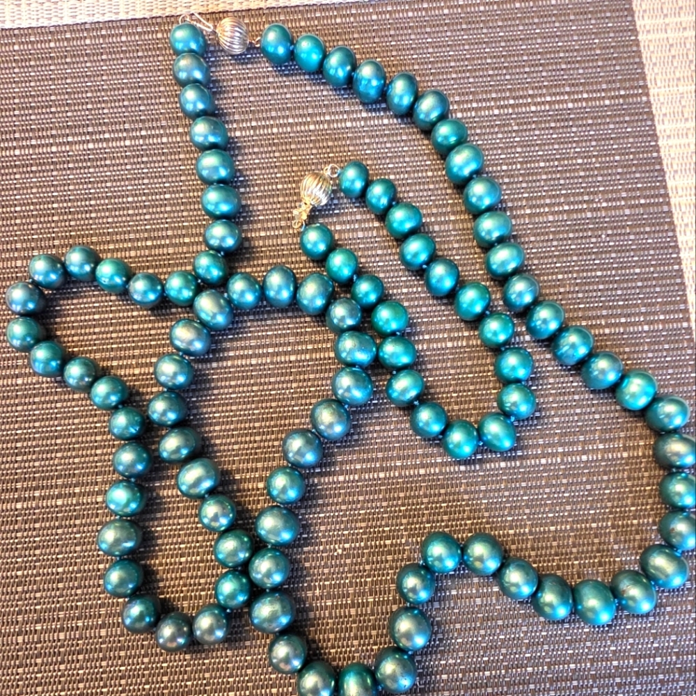 Elegant Teal Pearl Necklace And Bracelet Set